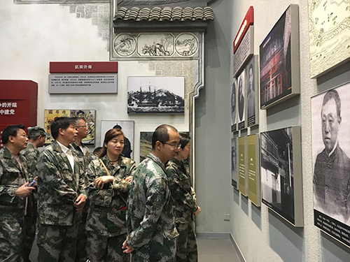 圖為參觀浙西南革命根據地紀念館(夏蓮萍攝)1.jpg